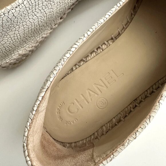 CHANEL Off-White Black Leather CC Logo Cap Toe Espadrille Flats Size 38 US 7.5 - Picture 10 of 13